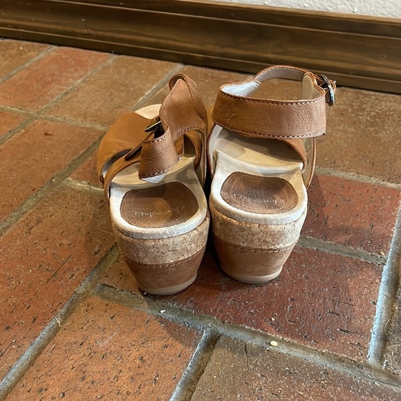 Dansko Womens Charlotte Camel Milled Nubuck Wedge - Picture 4 of 8